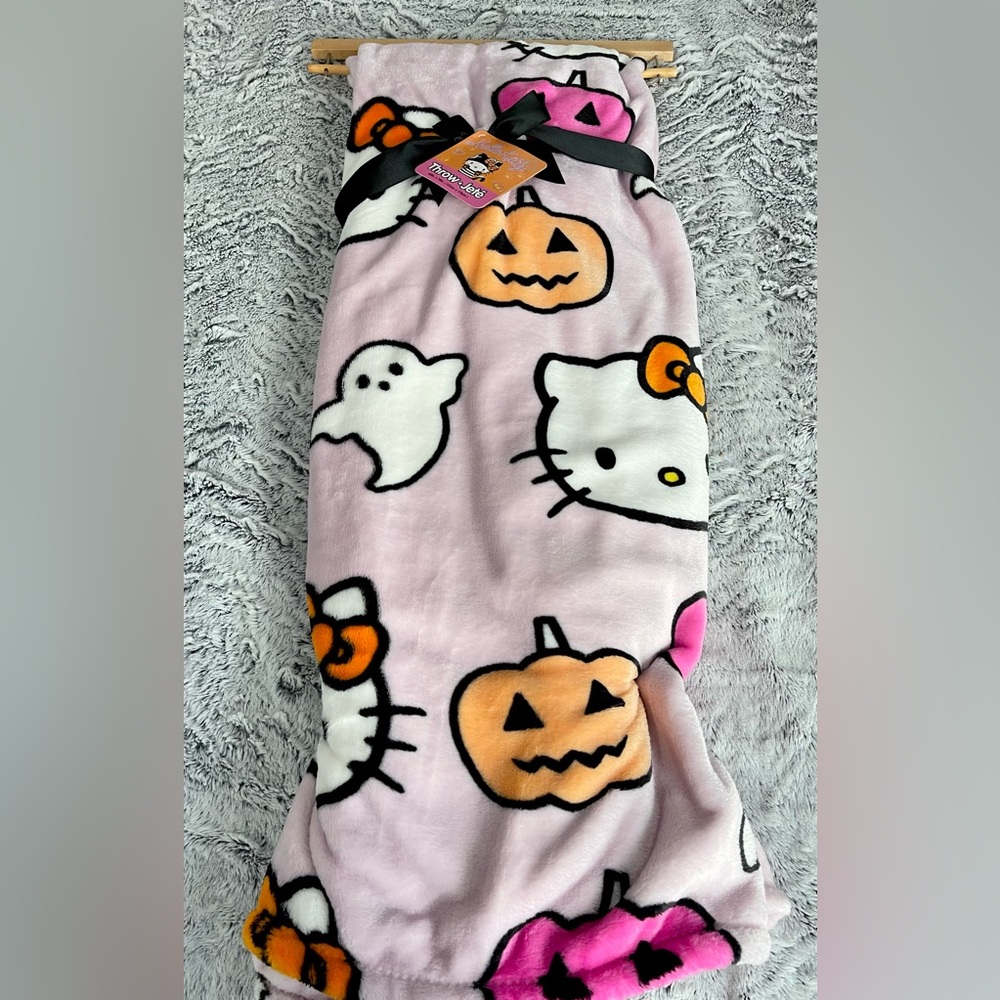 NEW Hello Kitty Pumpkin Ghost Throw Blanket